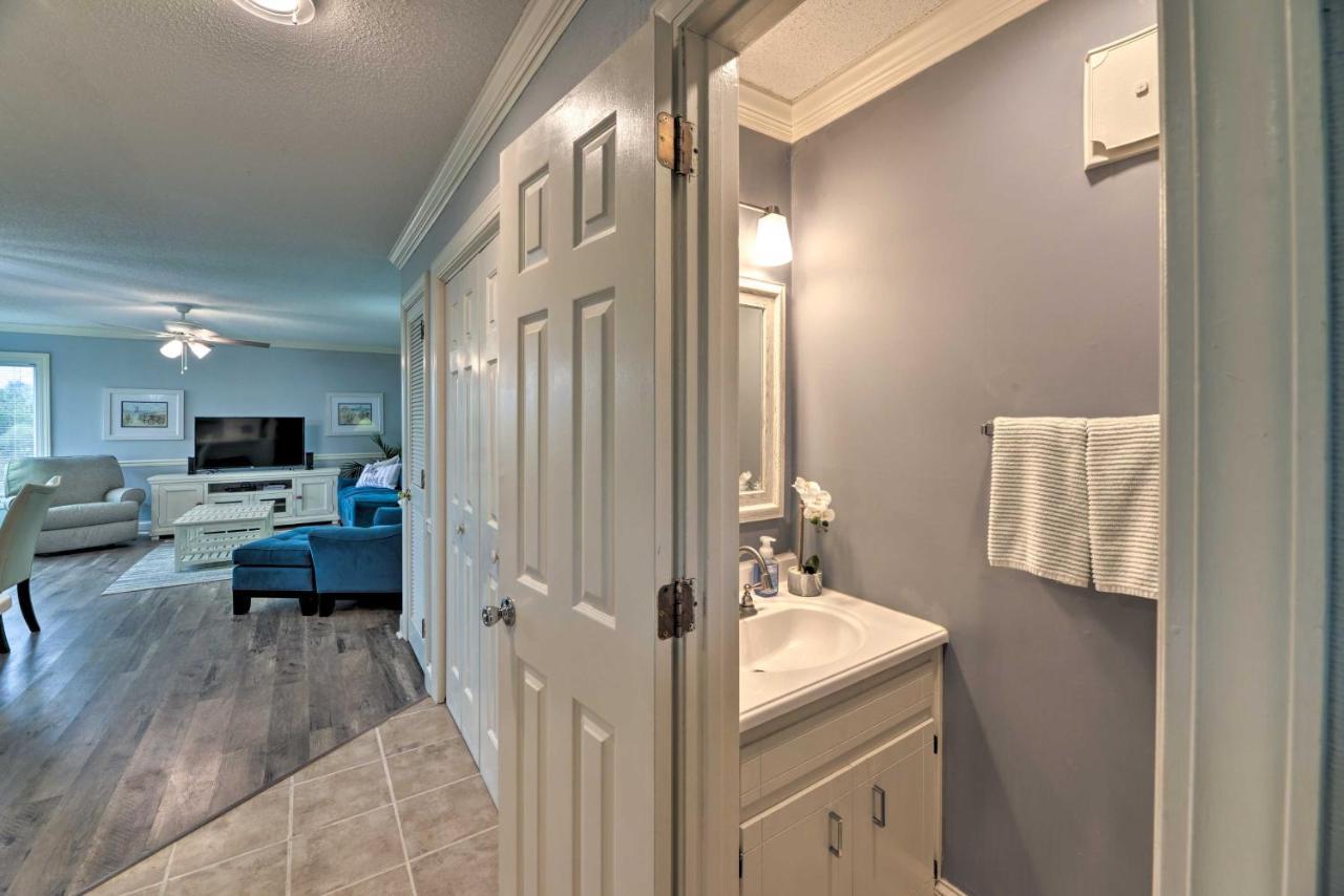 Bright Emerald Isle Condo With Private Beach Access! 외부 사진