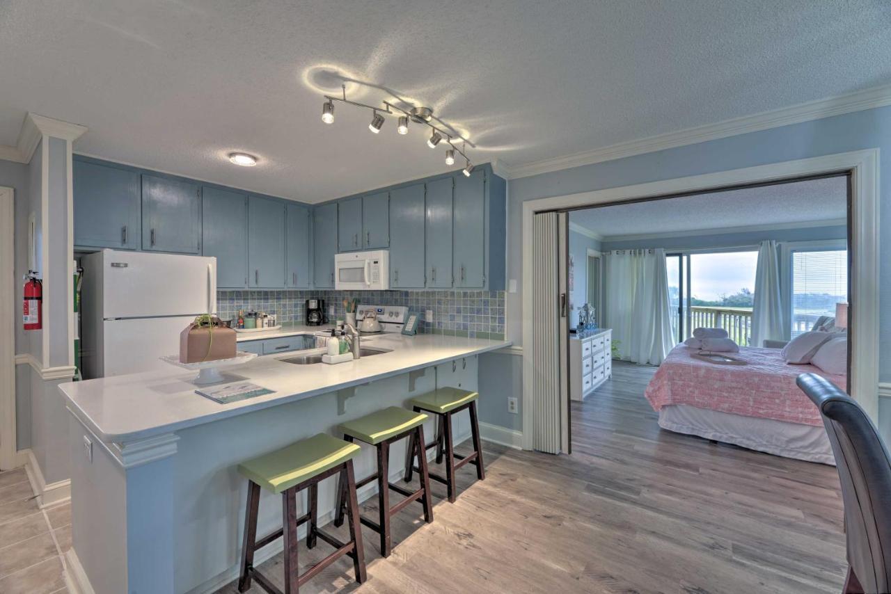 Bright Emerald Isle Condo With Private Beach Access! 외부 사진