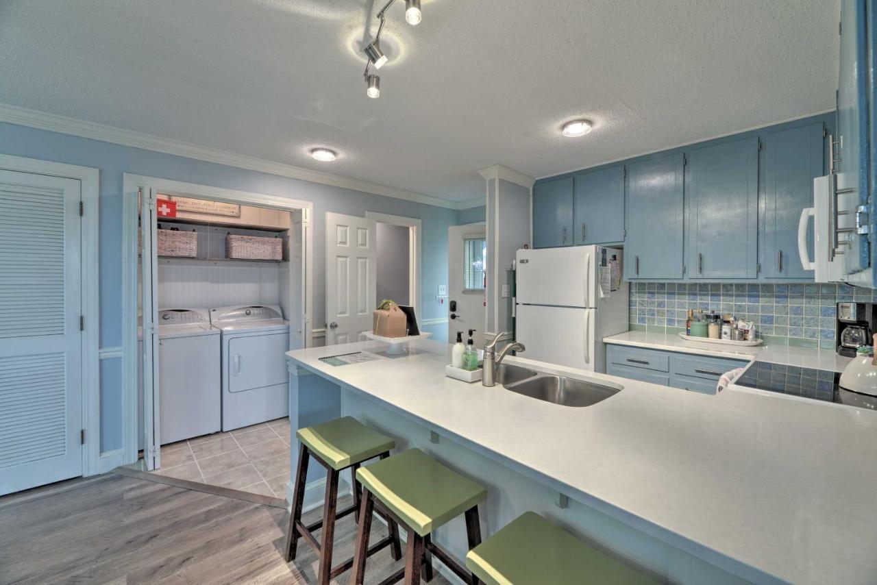 Bright Emerald Isle Condo With Private Beach Access! 외부 사진