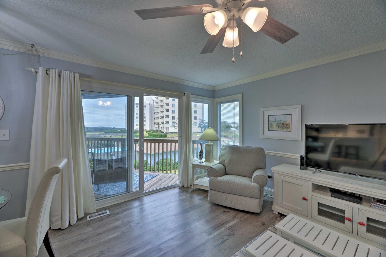 Bright Emerald Isle Condo With Private Beach Access! 외부 사진
